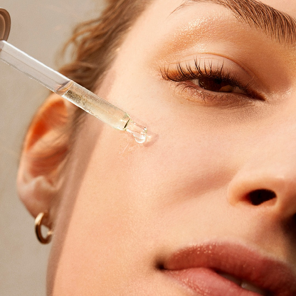 Šta je serum za lice i zašto treba da ga koristiš